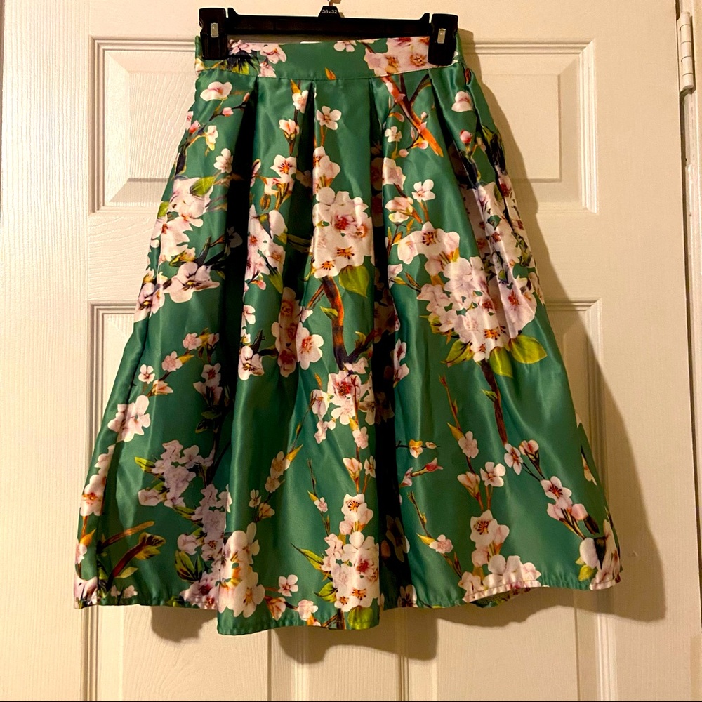 Green Floral Skirt Size S, Brand: Unknown